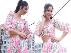 फूलों वाली ड्रेस पहन फूलों से भी खूबसूरत दिखीं Katrina Kaif, प्यारी सी मुस्कुराहट पर हार बैठेंगे दिल