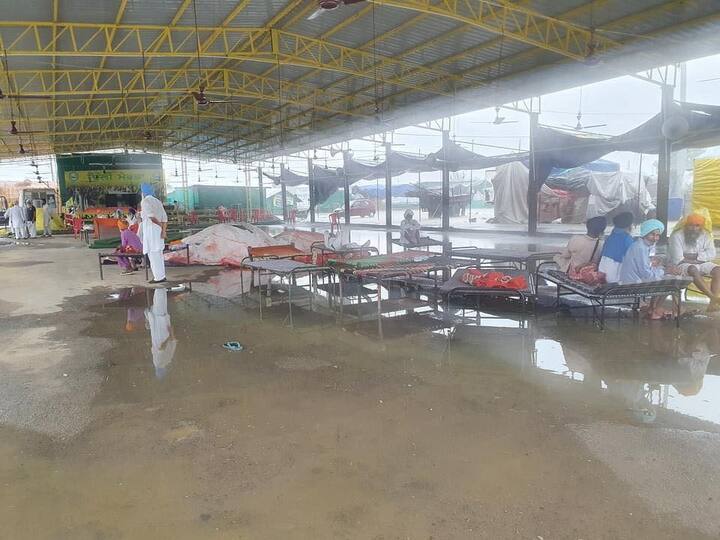 ਹਾਲ ਹੀ 'ਚ ਹੋਈ ਬਾਰਸ਼ ਨਾਲ ਕਿਸਾਨਾਂ ਦੇ ਟੈਂਟਾਂ 'ਚ ਵੀ ਪਾਣੀ ਵੜ ਗਿਆ। ਇਸ ਦੇ ਬਾਵਜੂਦ ਕਿਸਾਨਾਂ ਦੇ ਹੌਸਲੇ ਬੁਲੰਦ ਦਿੱਸੇ।