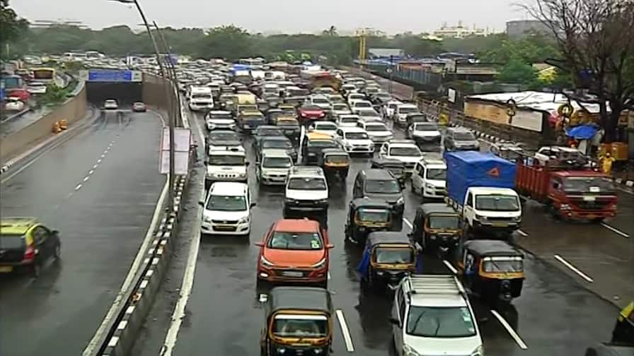 Big Relief For Delhi Motorists! Custody & Parking Charges 'Not To Be Paid' On Seized Vehicles Big Relief For Delhi Motorists! Custody & Parking Charges 'Not To Be Paid' On Seized Vehicles