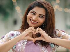 VJ Nakshathra photoshoot | ஒரு புன்னகை பூவே சிறு பூக்களின் தீவே - நக்ஷத்ரா நாகேஷ் போட்டோ ஆல்பம்