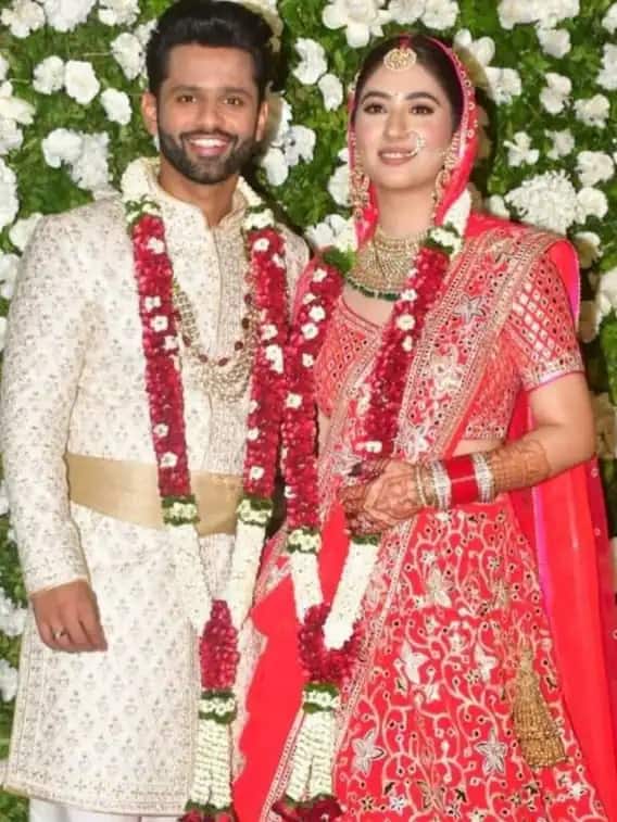 মেহেন্দি, হলদির পর সুবিবাহ সুসম্পন্ন হয়। রাহুল ও দিশা হাসিমুখে গাঁটছড়া বাঁধেন।