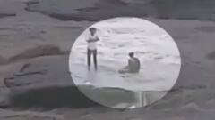 રોહતાસ:સાસારામના માંઝલ કુંડમાં આવ્યું પૂર, બે યુવાન ફસાયા