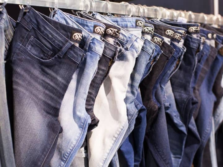 garment shopkeeper sell duplicate jeans on the name of brand Police raid after compalint in Jehanabad ann कहीं आपने भी तो नहीं खरीद ली ब्रांडेड के नाम पर नकली जींस? जहानाबाद में पुलिस ने की छापेमारी