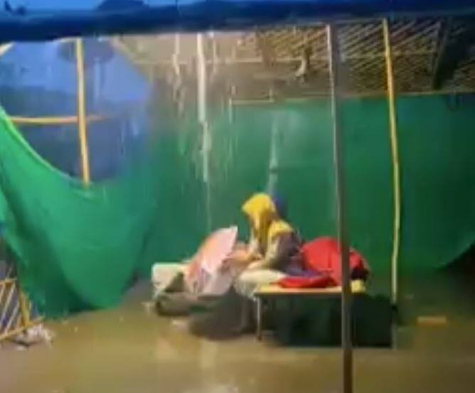 ਕਿਸਾਨ ਪਿਛਲੇ ਅੱਠ ਮਹੀਨਿਆਂ ਤੋਂ ਕੇਂਦਰ ਵੱਲੋਂ ਪਾਸ ਕੀਤੇ ਤਿੰਨ ਖੇਤੀ ਕਾਨੂੰਨਾਂ ਦਾ ਵਿਰੋਧ ਦਿੱਲੀ ਦੀਆਂ ਸਰਹੱਦਾਂ 'ਤੇ ਬੈਠ ਸ਼ਾਂਤਮਈ ਢੰਗ ਨਾਲ ਕਰ ਰਹੇ ਹਨ।