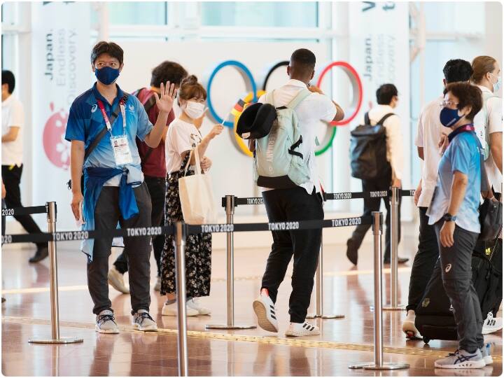 खेलगांव में कमरों में केतलियां नहीं रखी गई है. इसके साथ ही कोरोना महामारी के कारण व्यक्तिगत संपर्क न्यूनतम रखने की कवायद में कमरों की सफाई तीन दिन में एक बार होगी. भारत के अधिकांश खिलाड़ी रविवार को यहां पहुंच गए और खेलगांव में दो दिन बिता चुके है.