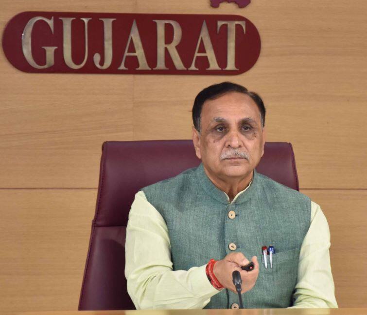 Gujarat government orders to all traders takes at least one dose of vaccine before 31st July issues notification રૂપાણી સરકારે વેપારીઓને 31 જુલાઈ સુધીમાં કયું કામ કરી લેવા જણાવ્યું, નહીંતર નહીં કરી શકે વેપાર