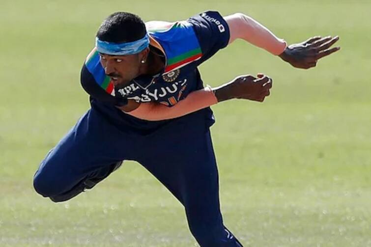 Ind vs SL: Hardik Pandya trolled over to wear head band during first ODI હાર્દિક પંડ્યા શું પહેરીને મેદાન પર ઉતર્યો કે સોશિયલ મીડિયા પર થઈ ગયો ટ્રોલ ? લોકોએ કોની સાથે સરખામણી કરીને ઉડાવી મજાક ?