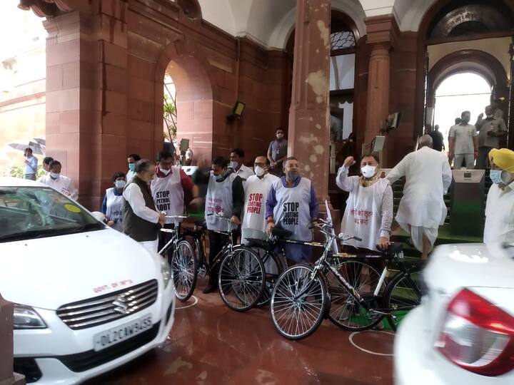 এক্ষেত্রে আগেই অধ্যাদেশ জারি করেছিল কেন্দ্র। এবার সেটাই বিল আকারে আনতে চায় মোদি সরকার। সংসদের বাদল অধিবেশন চলবে ১৩ অগাস্ট পর্যন্ত।