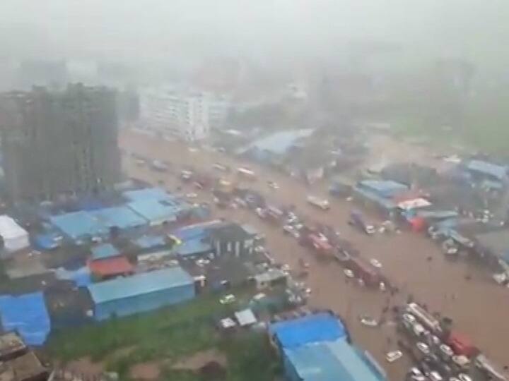 सीबीडीपाठोपाठ डोंबिवलीतील शीळफाटा येथेही काही नागरिकांचा अतिउत्साह पाहायला मिळाला. नेहमीच होणाऱ्या वाहतूक कोंडीमुळं दुषणांचा धनी ठरणारा मार्ग म्हणजे, डोंबिवलीकडे जाणारा शिळफाटा.