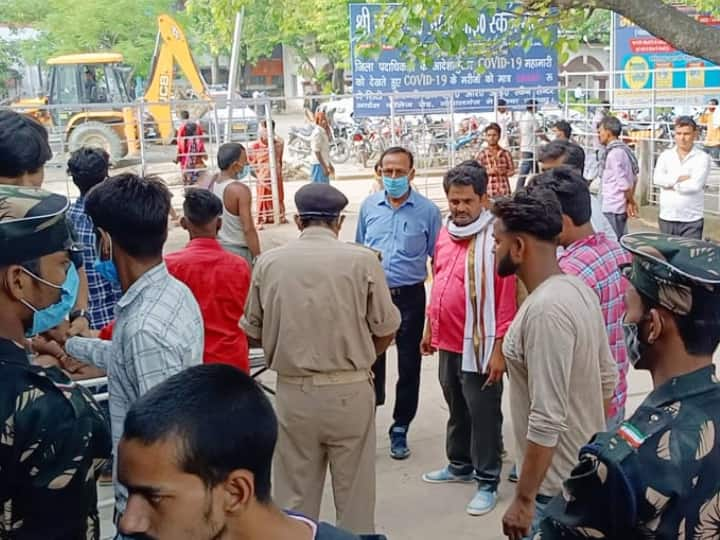 Tantric treated for four hours at gopalganj After death the victim of snakebite was sent to the hospital ann गोपालगंजः चार घंटे तक तांत्रिक ने किया झाड़ फूंक, मौत के बाद सर्पदंश से पीड़ित को भेज दिया अस्पताल