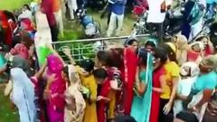 Madhya Pradesh : Vaccine के लिए मची भगदड़, टीका लगवाने के लिए उड़ी नियमों की धज्जियां | Bharat Ki Baat