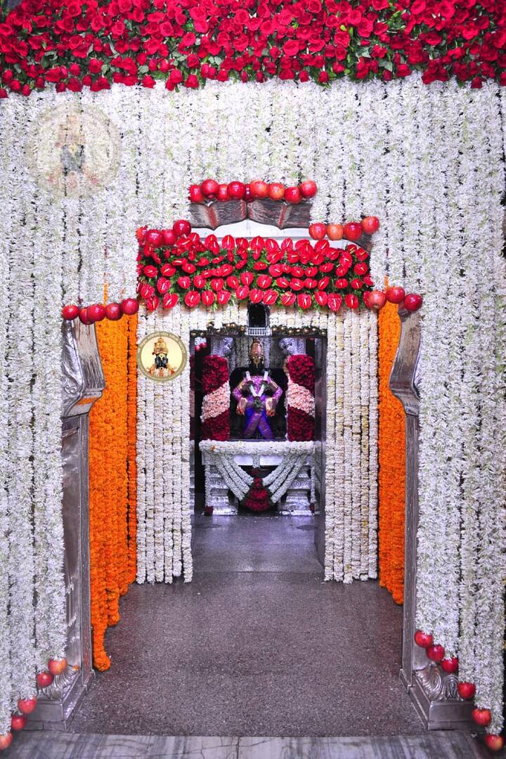 गेल्या वर्षभरापासून राज्यभरात कोरोनाचं सावट पसरल्यानंतर कोरोनाचा प्रसार वाढू नये यासाठी राज्य सरकारने पंढरपूरकडे जाणाऱ्या वाऱ्या आणि पालख्या यांच्यावर निर्बंध लावले आहेत.