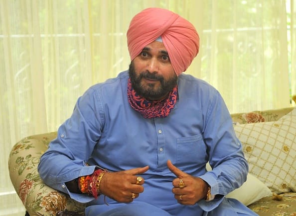 पाकिस्तान एसजीपीसी ने अध्यक्ष बनने पर सिद्धू को दी बधाई तो बीजेपी और अकाली दल ने साधा निशाना