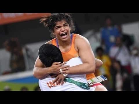 রিওর সবচেয়ে গর্বের মুহূর্ত ছিল যখন প্রিয় ছাত্রী পদক জয়ের পর সাক্ষীর কোচ তাঁকে কাঁধে তুলে নিয়েছিলেন। চোখে জল চলে এসেছিল সাক্ষীর। তাঁর হাতে তখন ছিল তেরঙ্গা।