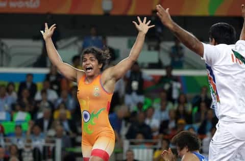 একবার এক সাক্ষাৎকারে সাক্ষী বলেছিলেন যে, 'আমি কখনও জানতামই না অলিম্পিক্স সম্পর্কে। আমি শুধু একজন ক্রীড়াবিদ হতে চাইতাম কারণ তাহলে প্লেনে চড়তে পারব। দেশকে প্রতিনিধিত্ব করতে পারলে প্লেনে চড়ার সুযোগ চলে আসে।'