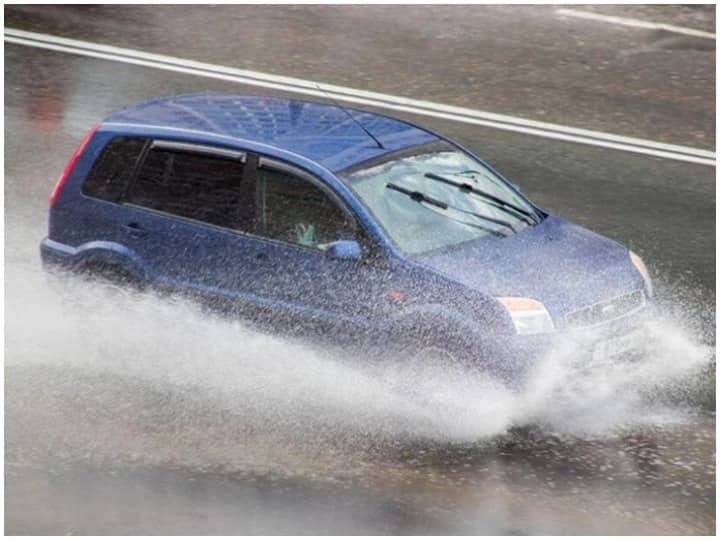 Car Tips Due to wet roads in rain brakes do not work quickly this is how to do safe driving