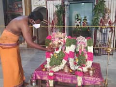 கரூர் பண்டரிநாதன் கோயில் ஏகாதசி விழா: கருவறை சென்று தரிசித்த பக்தர்கள்!