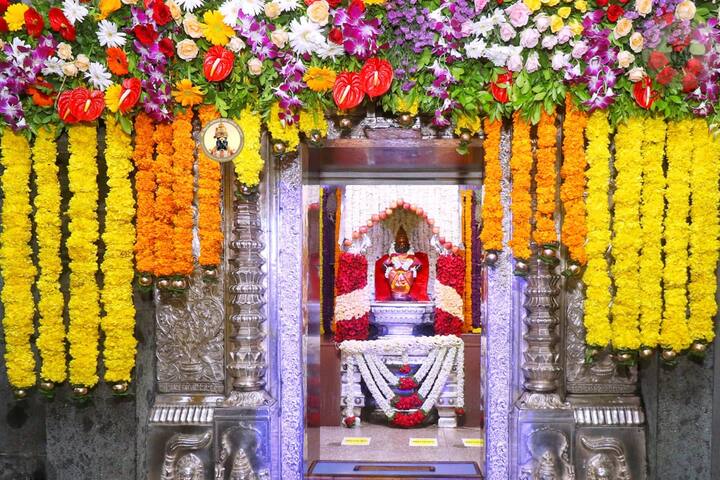 कोरोनाच्या संकटात होत असलेल्या आषाढी यात्रेला भाविकांनी येऊ नये यासाठी प्रशासनाने जय्यत तयारी केली असून पंढरपूर शहरासह परिसरातील 10 गावात संचारबंदीला सुरुवात झाली आहे.