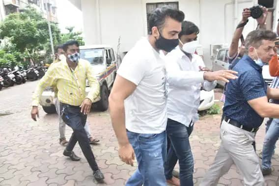 Pornographic Films Case: Raj Kundra sent to police custody till July 23 Pornographic Films Case: રાજ કુન્દ્રાને 23 જુલાઇ સુધી પોલીસ કસ્ટડીમાં મોકલવામાં આવ્યો, જાણો વિગતે