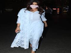 लखनवी ब्लू चिकनकारी सूट और ट्रांसपेरेंट प्वाइंट हील्स के साथ Janhvi Kapoor का दिखा इंडियन स्टाइल