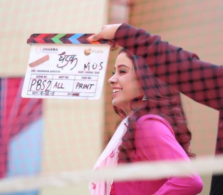 Late Sridevi and Boney Kapoor’s elder daughter Janhvi Kapoor shared a series of unseen pictures from the sets of ‘Dhadak’, which marked her Bollywood debut. Scroll down to see the photos.