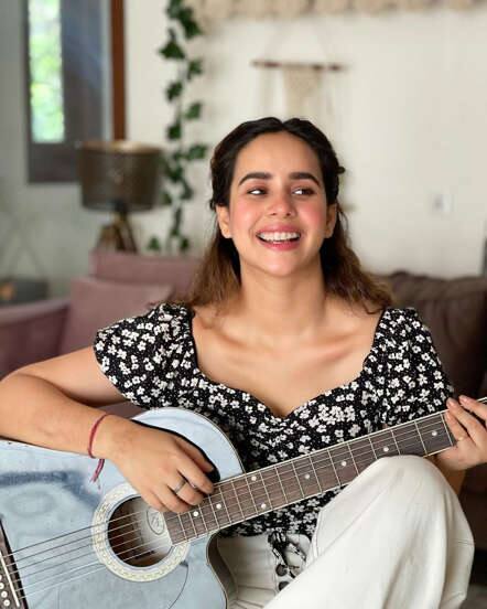 Sunanda Sharma ਦਾ ਫੈਨਸ ਨੂੰ ਮਿਊਜ਼ੀਕਲ ਗਿਫ਼ਟ