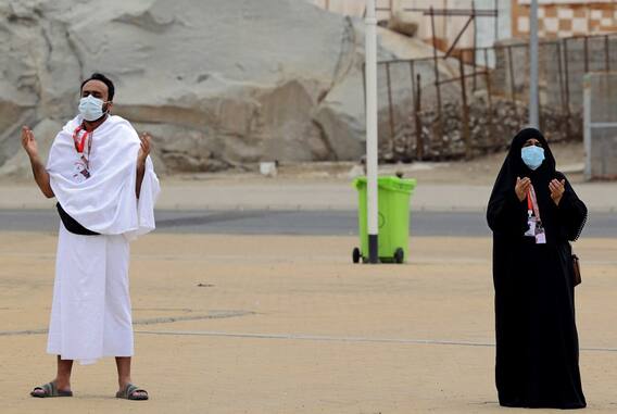 Photos of Hajj 2021: मास्क और सोशल डिस्टेंसिंग के बीच हो रही है हज की अदाएगी