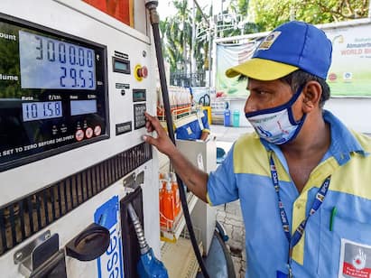 petrol and diesel price status today in chennai on 4th august 2021 Petrol and diesel prices Today: நோ மாற்றம்... நோ முன்னேற்றம்... அதே விலையில் பெட்ரோல், டீசல்!