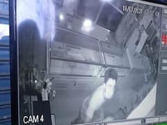 Greater Noida: शटर काटकर चोरों ने उड़ाए लाखों के मोबाइल, एक दुकान को बनाया दूसरी बार निशाना