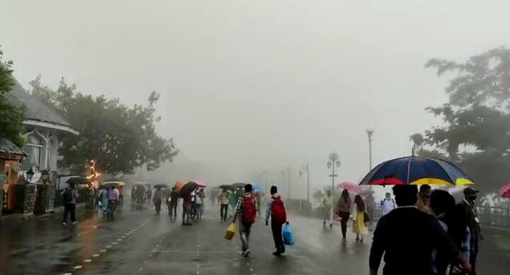 ਹਿਮਾਚਲ 'ਚ ਹੋ ਰਹੀ ਲਗਾਤਾਰ ਬਾਰਸ਼ ਕਰਕੇ ਗੁਆਢੀ ਸੂਬਿਆਂ ਦੀਆਂ ਨਦੀਆਂ 'ਚ ਪਾਣੀ ਦਾ ਪੱਧਰ ਕਾਫ਼ੀ ਜ਼ਿਆਦਾ ਹੋ ਗਿਆ ਹੈ। ਨਾਲ ਹੀ ਕਈ ਥਾਂਵਾਂ 'ਤੇ ਹੜ੍ਹ ਜਿਹੇ ਹਾਲਾਤ ਵੀ ਬਣ ਗਏ ਹਨ।