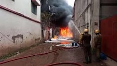 Fire in Maheshtala: মহেশতলায় কারখানায় শোনা যাচ্ছে বিস্ফোরণের শব্দ, আগুন ছড়াল পাশের ২ কারখানায়, লড়াই দমকলের ৮টি ইঞ্জিনের