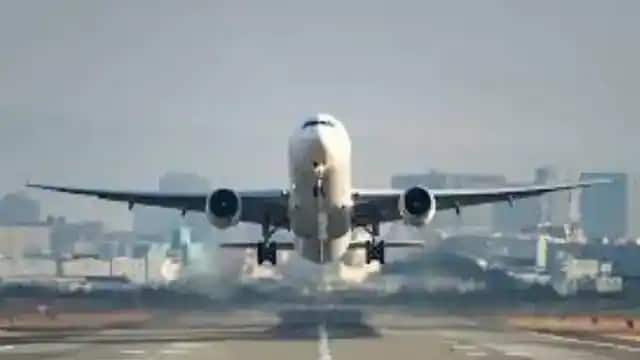 Corona Air Travel Guidelines Restrictions scheduled international passenger flights to from India extended August 31st, 2021 Air Travel Guidelines : आंतरराष्ट्रीय विमानसेवा 31 ऑगस्टपर्यंत बंदच राहणार