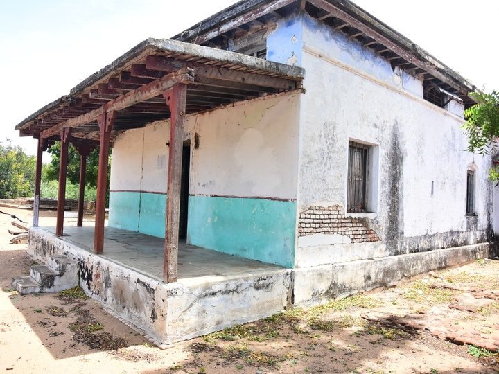 நூற்றாண்டை கடந்து நிற்கும் பாளையம்கோட்டை மேடை காவல் நிலையம்