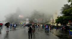 Shimla Rain: ਸ਼ਿਮਲਾ ਵਿੱਚ ਮੀਂਹ ਪੈਣ ਕਾਰਨ ਮੌਸਮ ਹੋਇਆ ਠੰਢਾ, ਸੈਲਾਨੀ ਲੈ ਰਹੇ ਮੌਸਮ ਦਾ ਮਜ਼ਾ
