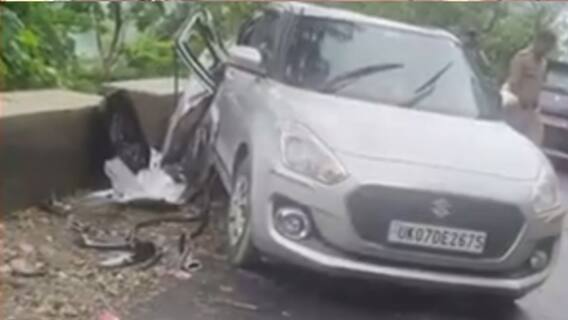 Uttarakhand में जारी है दरकते पहाड़ों का कहर, चलती कार पर गिरा बोल्डर | Uttarakhand Prime| ABP Ganga