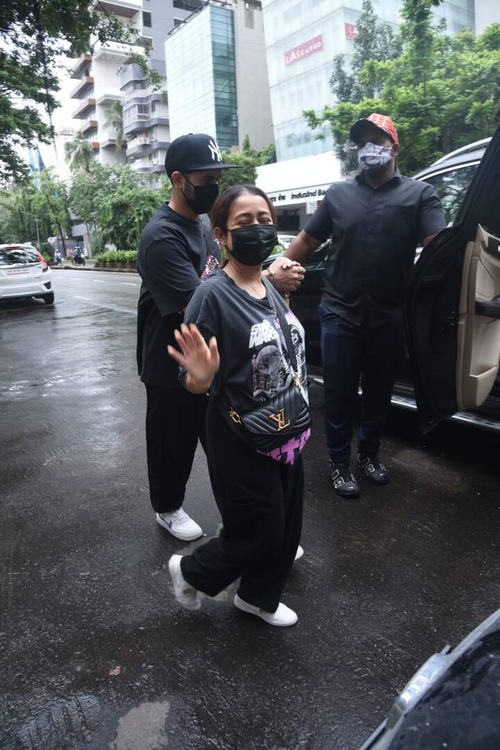 नेहा कुछ दिनों से इंडियन आइडल के शो में भी नहीं दिखाई दे रही हैं. नेहा इस शो में जज करती दिखाई देती हैं. उन्होंने फिलहाल काम से छुट्टी ले रखी है.