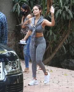 Gym Look में Malaika Arora को टक्कर देती नजर आ रही हैं Sara Ali Khan और Janhvi Kapoor?  यकीन न हो तो देख लें तस्वीरें