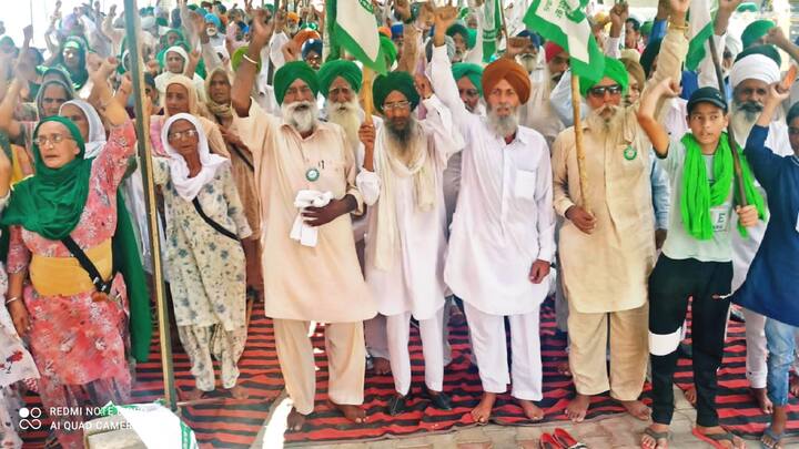 ਬੁਲਾਰਿਆਂ ਨੇ ਕਿਹਾ ਕਿ ਸੰਯੁਕਤ ਕਿਸਾਨ ਮੋਰਚੇ ਨੇ 22 ਜੁਲਾਈ ਤੋਂ ਸੰਸਦ ਸਾਹਮਣੇ ਰੋਸ ਪ੍ਰਦਰਸ਼ਨ ਕਰਨ ਦਾ ਪ੍ਰੋਗਰਾਮ ਉਲੀਕਿਆ ਹੋਇਆ ਹੈ ਜਿਸ ਵਿੱਚ ਹਰ ਦਿਨ 200 ਕਿਸਾਨ ਹਿੱਸਾ ਲਿਆ ਕਰਨਗੇ। ਇਸ ਮੰਤਵ ਲਈ ਆਧਾਰ ਕਾਰਡ ਆਦਿ ਪਛਾਣ-ਪੱਤਰਾਂ ਸਮੇਤ ਕਿਸਾਨ ਵਲੰਟੀਅਰਾਂ ਦੀਆਂ ਲਿਸਟਾਂ ਤਿਆਰ ਕੀਤੀਆਂ ਜਾ ਰਹੀਆਂ ਹਨ ਜਿਸ ਲਈ ਕਿਸਾਨਾਂ 'ਚ ਭਾਰੀ ਉਤਸ਼ਾਹ ਤੇ ਜੋਸ਼ ਪਾਇਆ ਜਾ ਰਿਹਾ ਹੈ।