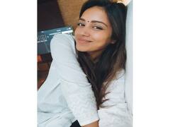 Nivetha Pethuraj Latest Pictures: சத்தியமா இனிமேல் என் சொந்தமெல்லாம் நீதான் - நிவேதா பெத்துராஜ் போட்டோ ஆல்பம்