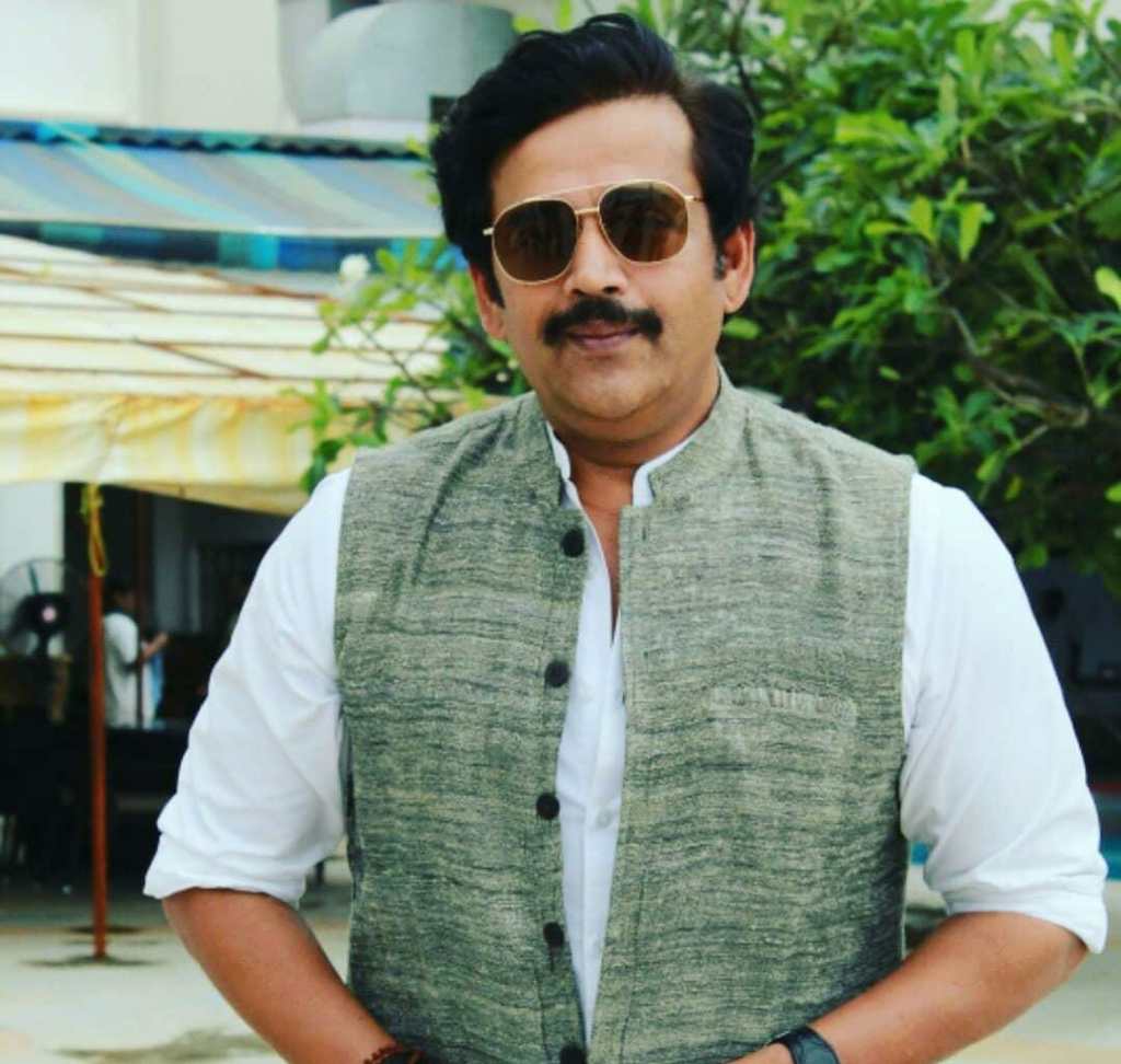 Ravi Kishan Net Worth : घर से 500 लेकर निकले थे, आज करोड़ों में कमाई करते हैं रवि किशन, जानिए नेट वर्थ, गाड़ी, बंगला के बारे में