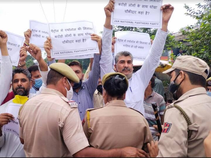 Jammu: Demonstration of Panthers Party against rising prices of oil and LPG, says BJP is responsible ann जम्मू: तेल और रसोई गैस की बढ़ती कीमतों के खिलाफ पैंथर्स पार्टी का प्रदर्शन, बीजेपी को बताया जिम्मेदार