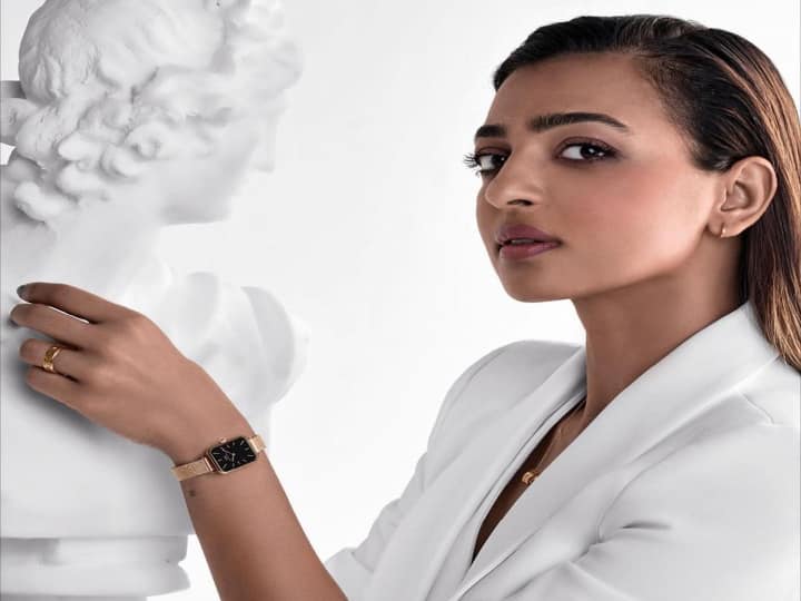 பாலிவுட் திரைப்படமான வா! லைஃப் ஹோ டோ ஐசி திரைப்படம் மூலம் அறிமுகம் ஆனார்