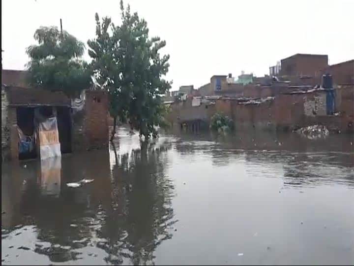 Continue Rain affected normal life in Rudraprayag Uttarakhand ann रुद्रप्रयाग में बारिश के चलते जनजीवन अस्त-व्यस्त, केदारनाथ-बद्रीनाथ हाई-वे मलबे में तब्दील