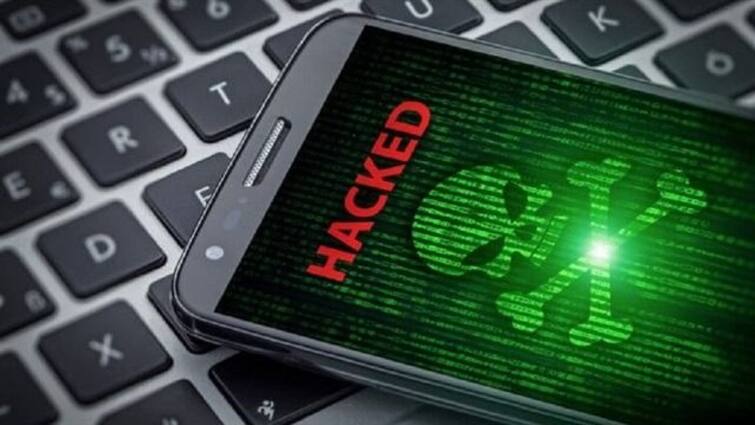 My iPhone was hacked with a single text and I didn’t even have to open it says journalist Phone Hacked: అమ్మ బాబోయ్.. ఒకే ఒక్క మెసేజ్ తో నా ఫోన్ హ్యాక్.. నేనెపుడు చూడలా.. మీరు జాగ్రత్త