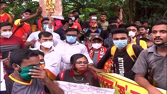 East Bengal Club: ইস্টবেঙ্গল ক্লাবের সামনে সমর্থকদের বিক্ষোভ, পুলিশের লাঠিচার্জ, আহত বেশ কয়েকজন