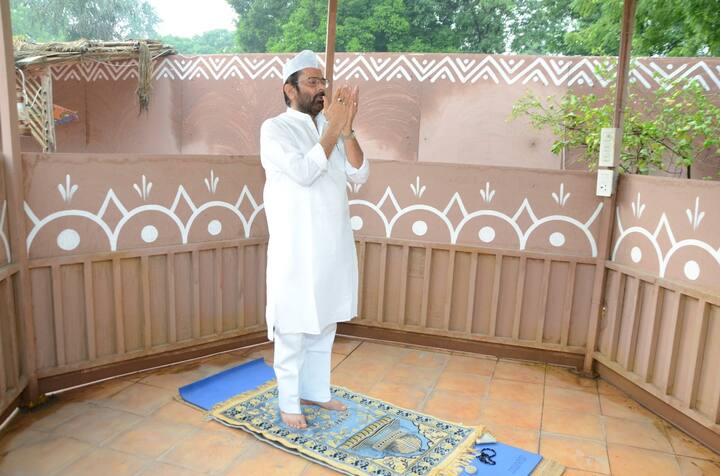 Mukhtar Abbas Naqvi, Deputy Leader of Rajya Sabha stayed at home and offered prayers today. On the occasion he tweeted, 