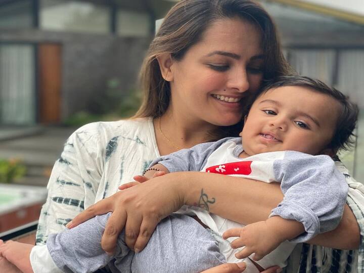 காவ்யஞ்சலி, யே ஹை மொஹபதீன் போன்ற சீரியல் மூலம் ஹிந்தி தொலைக்காட்சியில் பிரபலம் ஆனார்