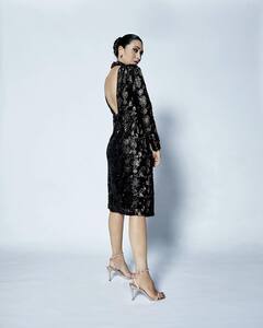 PICS| Super Dancer 4: Karisma Kapoor Replaces Shilpa Shetty As Special Guest Judge, Sizzles In Black