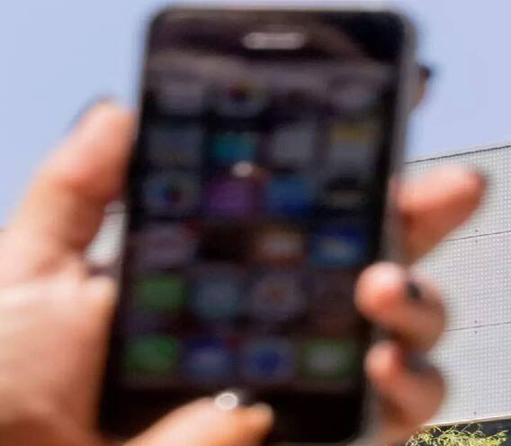 આપની જાણ વિના કેવી રીતે પેગાસસ ફોનમાં ડાઉનલોડ થાય છે અને કેવી રીતે કરે છે જાસૂસી, જાણો