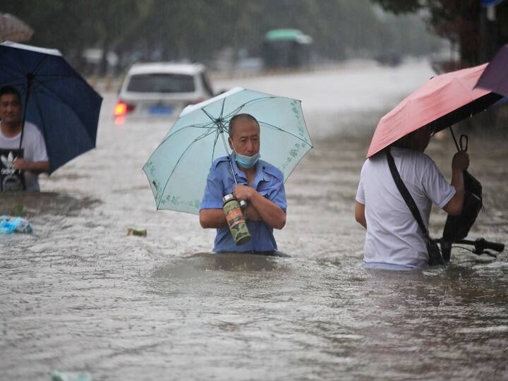 8 months of rain in a single day, Zhengzhou in China has seen the highest daily rainfall China Flood: சீனாவில் 1000 ஆண்டுகளில் இல்லாத பெருமழை... காலநிலை மாற்றத்தால் மக்கள் அவதி!